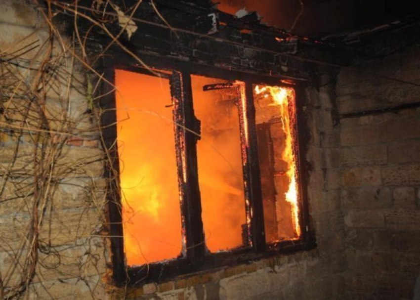 В новогоднюю ночь мужчина сгорел заживо в своем доме в Ватре