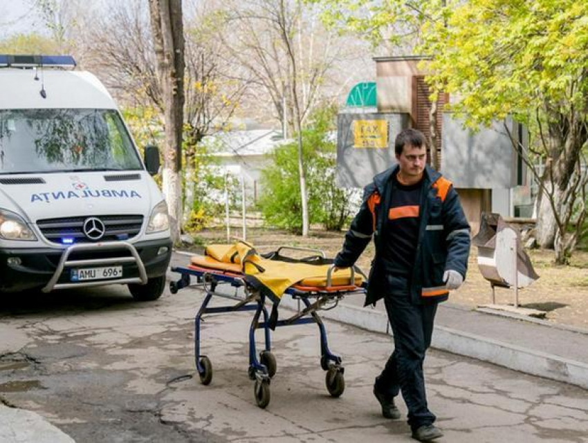 Житель Бельц оказался в реанимации, поссорившись с соседом из-за парковки 