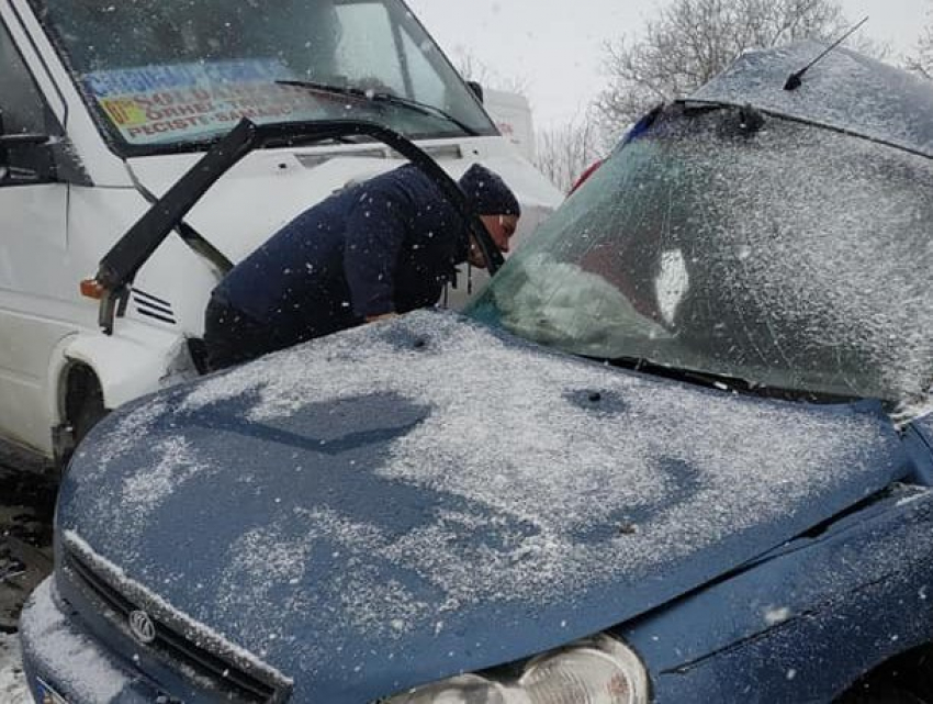 Микроавтобус с пассажирами попал в аварию в Оргеевском районе: есть пострадавшие