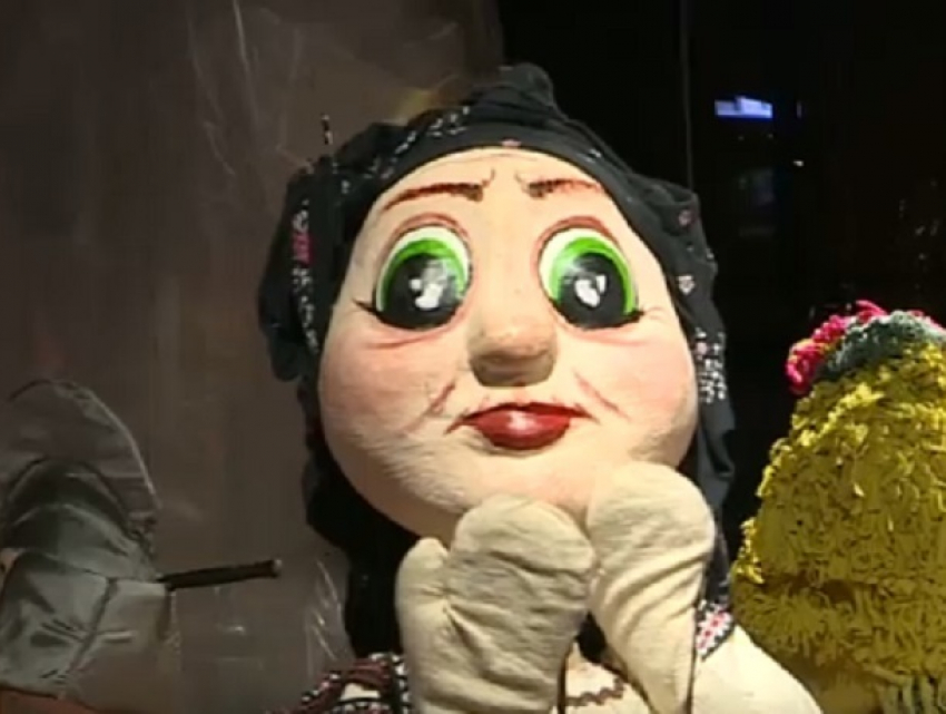 В Кишиневе ученые соорудили огромный кукольный механизм на Рождественской ярмарке