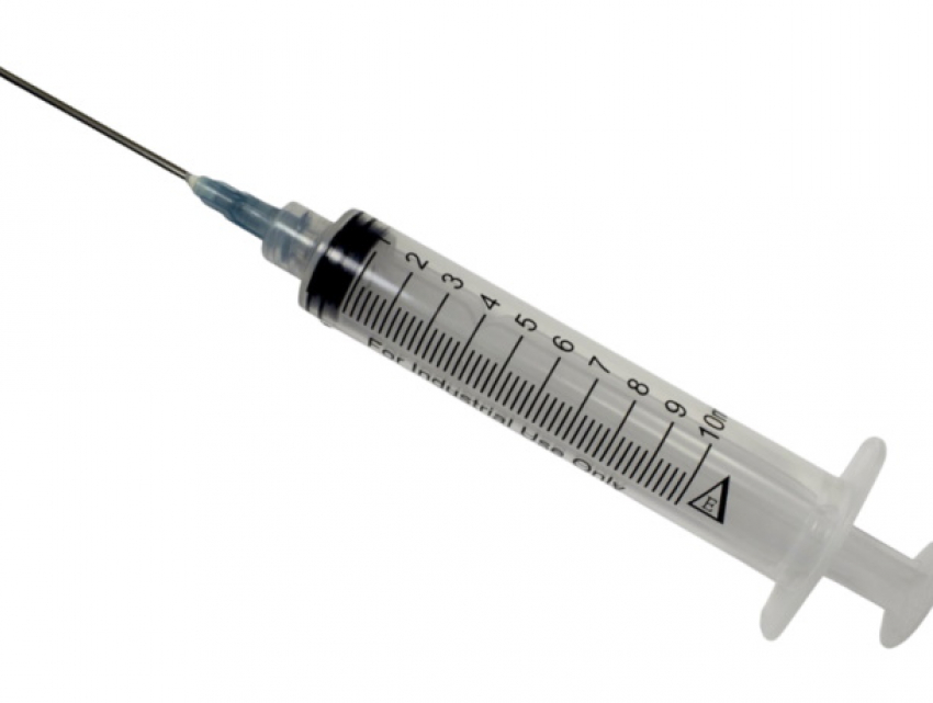 Медсестра вымогает деньги на шприцы