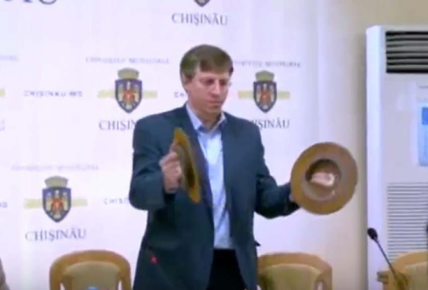 Советники-социалисты преподнесли Дорину Киртоакэ тормозные диски