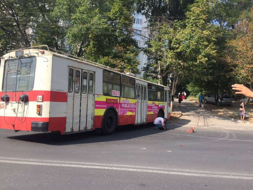 На Рышкановке троллейбус сбил женщину на пешеходном переходе