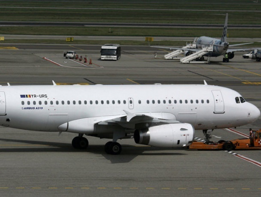 Самолет Air Moldova не смог вылететь из Венеции в Кишинев из-за неисправности