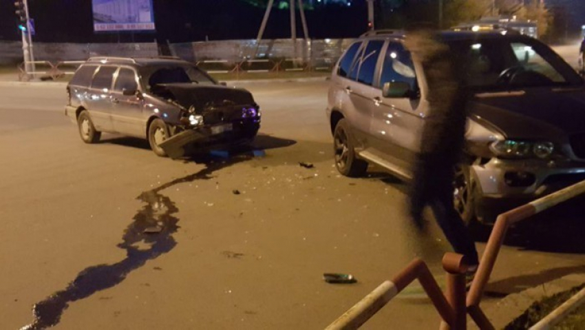 На Чеканах произошла авария с участием BMW X5