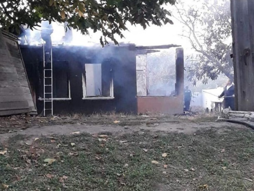 Пожар в селе Садова - сгорел жилой дом, семья осталась на улице