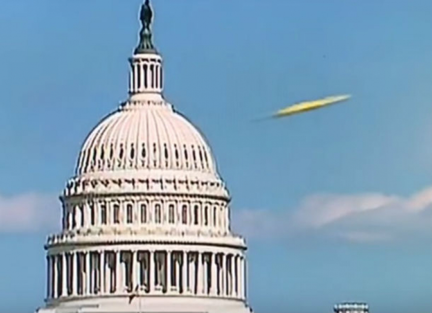 Пролетевший над Капитолием в прямом эфире новостей НЛО напугал американцев