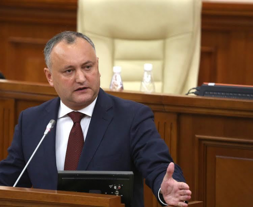 Несмотря на идеологические разногласия Додон поддержал Нэстасе: Пока он протестовал, Санду любовалась своим маникюром на заседаниях правительства 