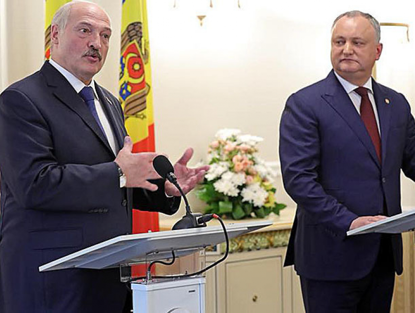 Лукашенко в Кишиневе призвал не пытаться ставить небольшие государства на колени 