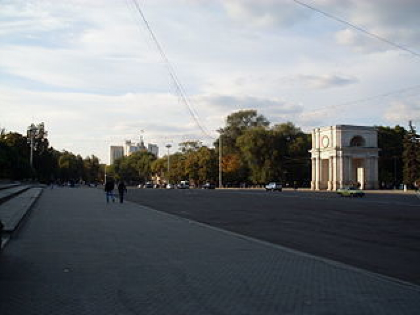 Стартует ремонт тротуаров на площади Великого национального собрания