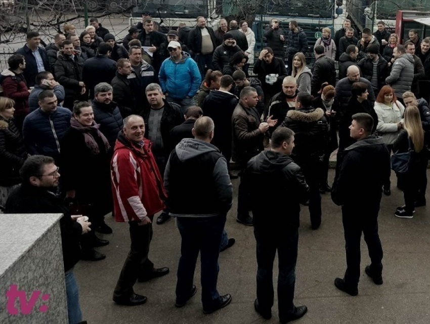 Массовую акцию протеста вызвало решение таможенников штрафовать дальнобойщиков за грамматические ошибки 