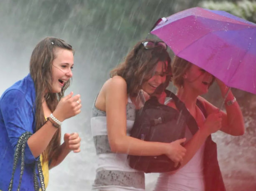 Сильные ливни и жара ударят по жителям Молдовы: объявлен желтый код метеоопасности 