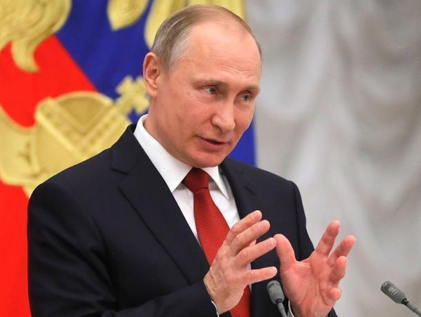 Путин рассказал учителям анекдот об ограблении, кошельке и жизни 