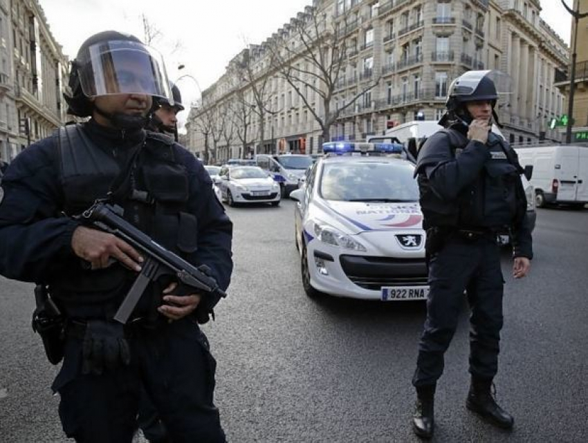 Два вооруженных нападения были совершены одновременно в Лондоне и Брюсселе 