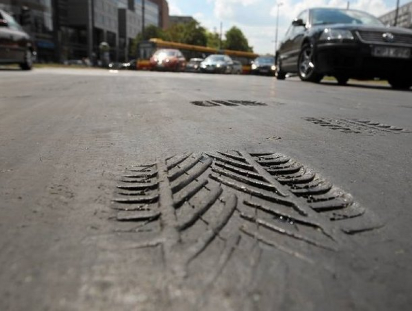 Движение крупнотоннажного транспорта по дорогам страны ограничат в связи с жарой