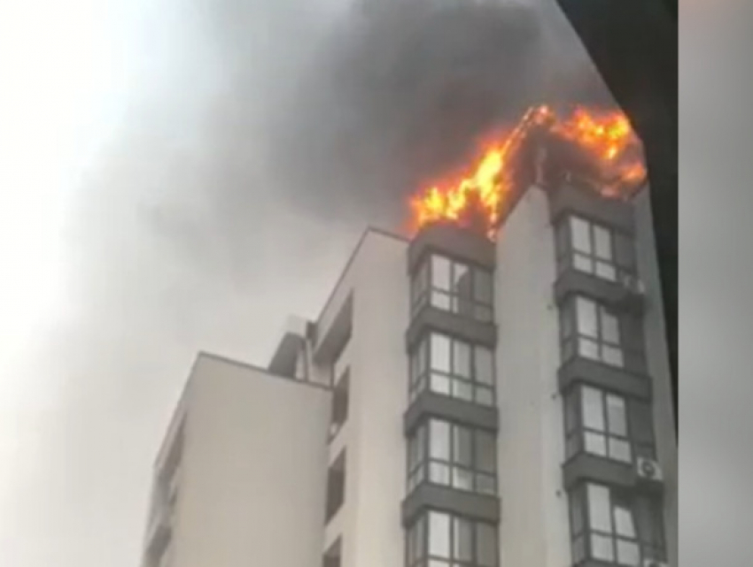 Локализован крупный пожар в одном из новостроев Кишинева
