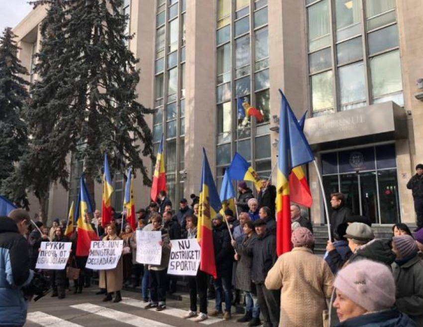 «Перчун – министр деградации»! ПСРМ протестовала у здания правительства