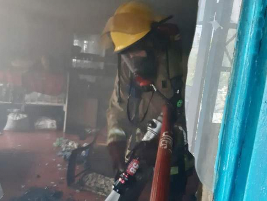 Пожарные спасли детей из горящего дома в Каушанах