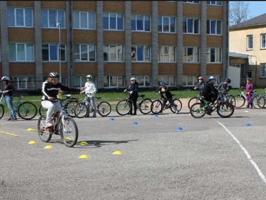Молдавские школьники получат удостоверения велосипедистов