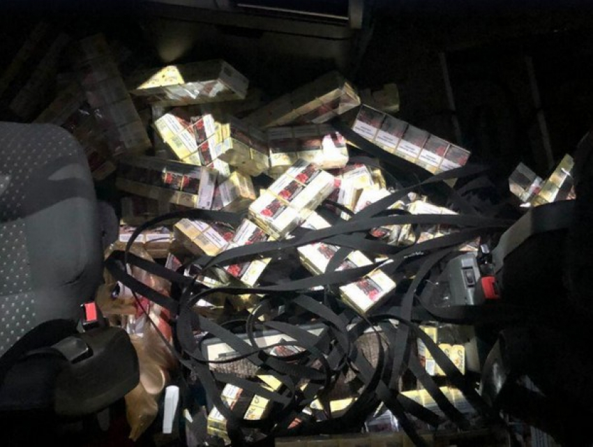 Крупную партию контрабандных сигарет обнаружили в автобусе, следующем в Италию