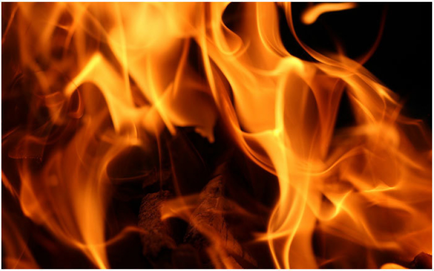 Подросток получила ожоги, попытавшись разжечь огонь бензином
