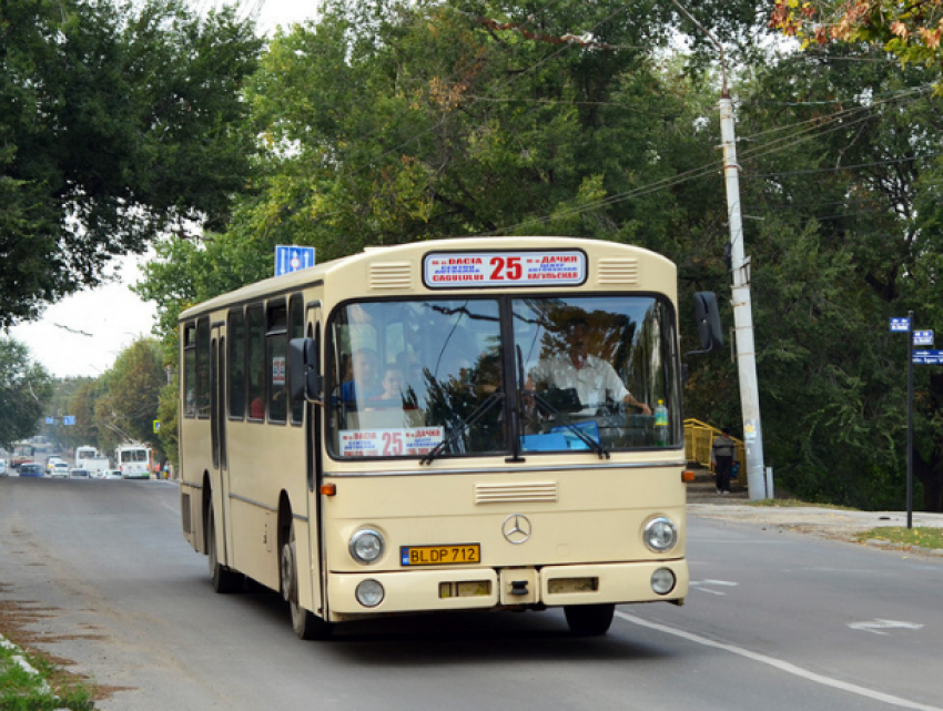 С начала апреля месяца бельцкие пенсионеры ездят в автобусах бесплатно в час пик