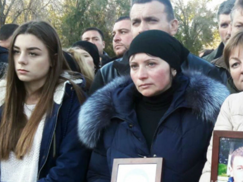 Возмущенные жители Чадыр-Лунги устроили акцию протеста с требованием наказать виновника смертельного ДТП