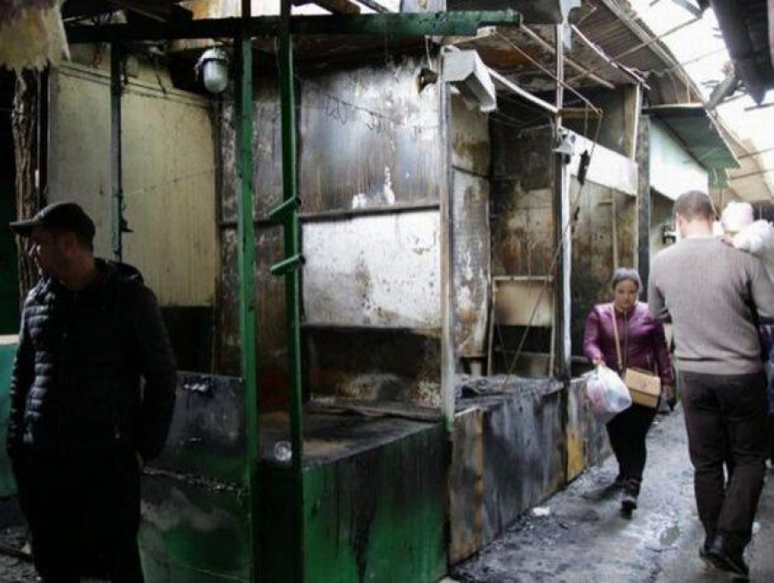 Ночной пожар в Бельцах уничтожил пять торговых точек