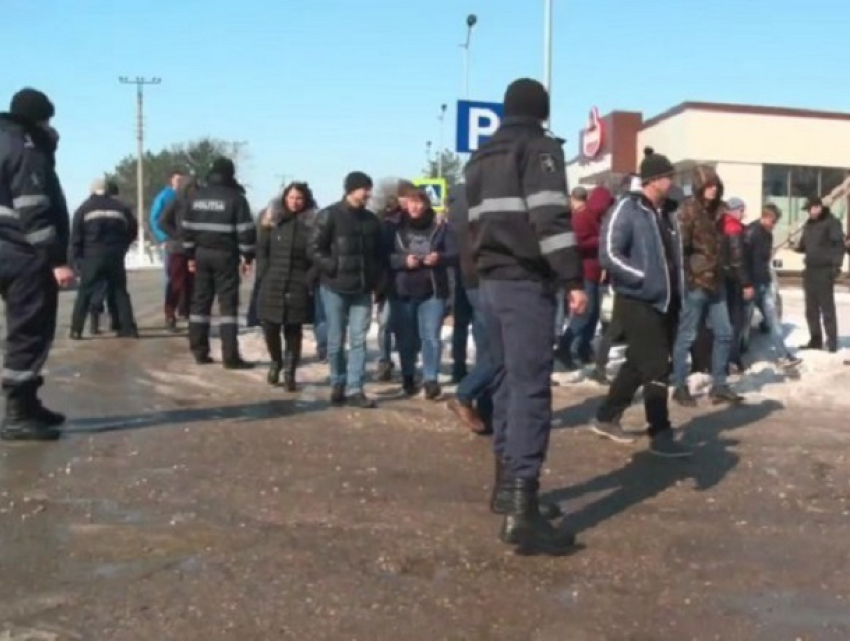 Жители Скулен обвинили румынских пограничников в дискриминации из-за досмотров с пристрастием 