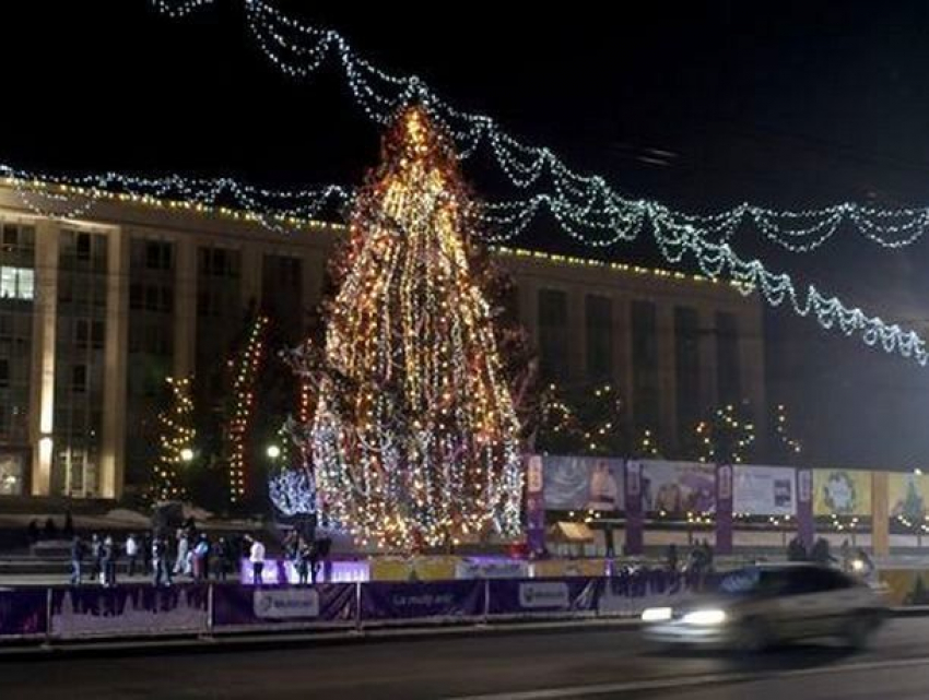 Искусственную елку пожелали увидеть на центральной площади жители Кишинева