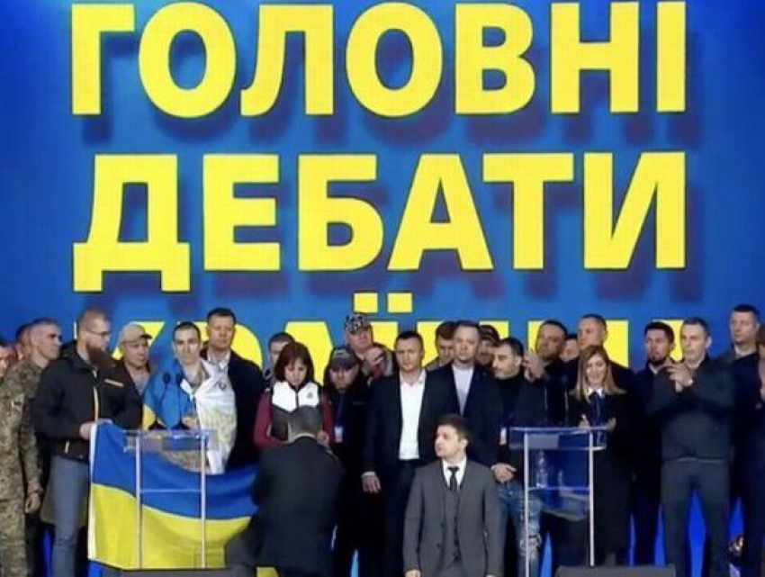 В Киеве прошли дебаты Порошенко и Зеленского