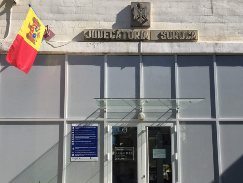 Сороки, Nissan и Mercedes: как водитель решил “повлиять на суд” и проиграл