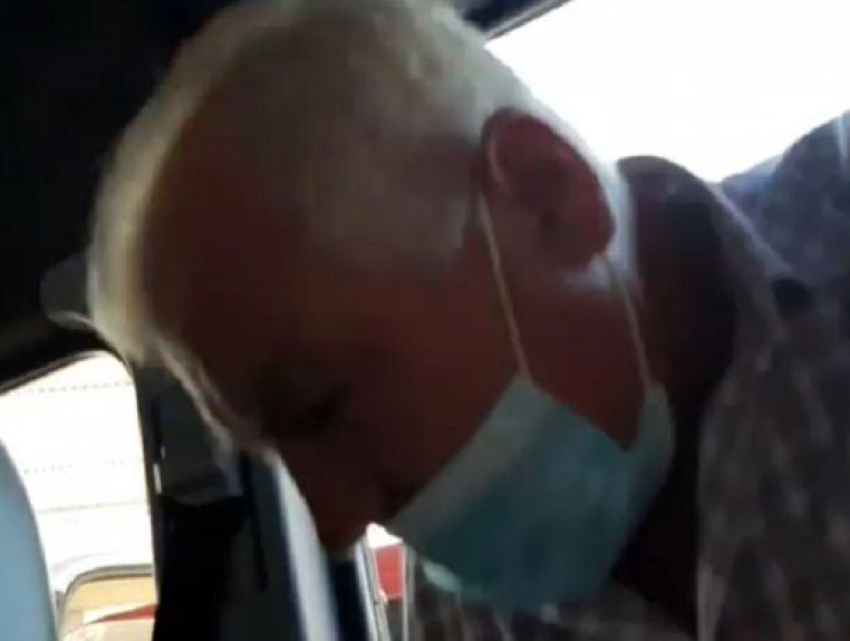 Перенесшая операции девушка обвинила водителя рейсового микроавтобуса в дискриминации