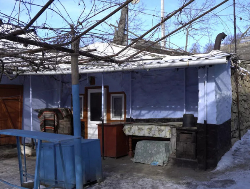 120-летний бордей вместо дома: пенсионерка выбрала альтернативу дорогому газу