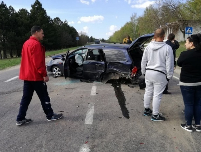 Женщина оказалась в больнице после столковения трёх автомобилей на трассе Кишинев – Леушены
