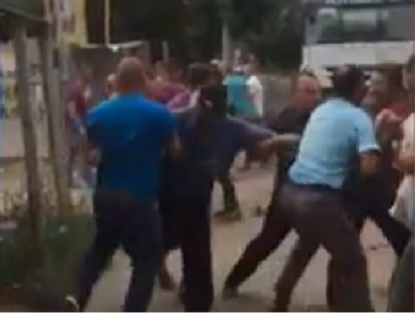Столкновения на «незаконной» стройке в Кишиневе сняли на видео