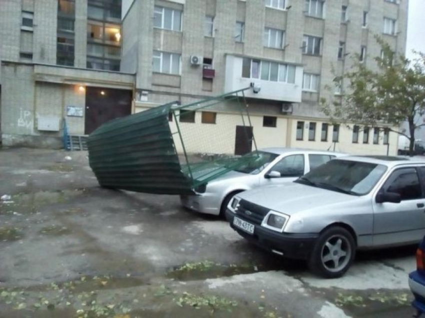 Разрушительный ураган ударил по западной Украине 