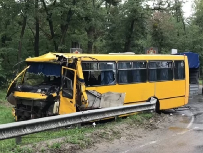 В смертельное ДТП попал автобус Нацгвардии под Киевом 