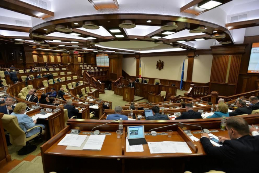 Проект социалистов о переходе к смешанной избирательной системе принят в первом чтении голосами 74 депутатов  