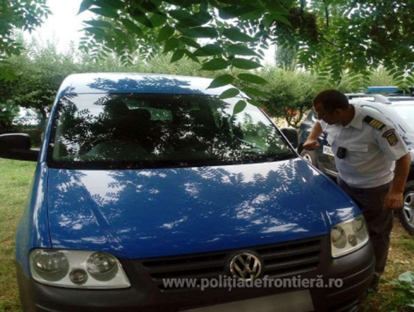 Угнанный в Англии автомобиль обнаружен на границе Молдовы