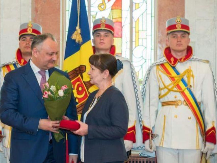 Игорь Додон вручил государственные награды лучшим женщинам Молдовы