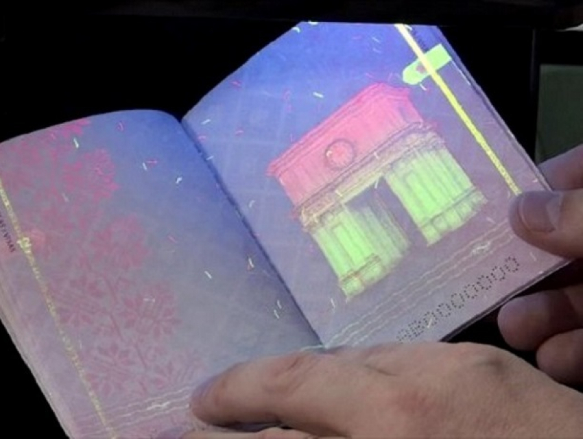 Заявки на паспорта нового образца начали принимать в Молдове