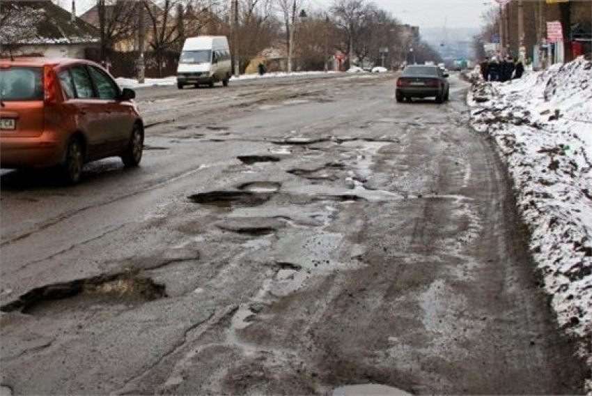 Молдова вошла в топ-10 стран с самыми плохими дорогами 