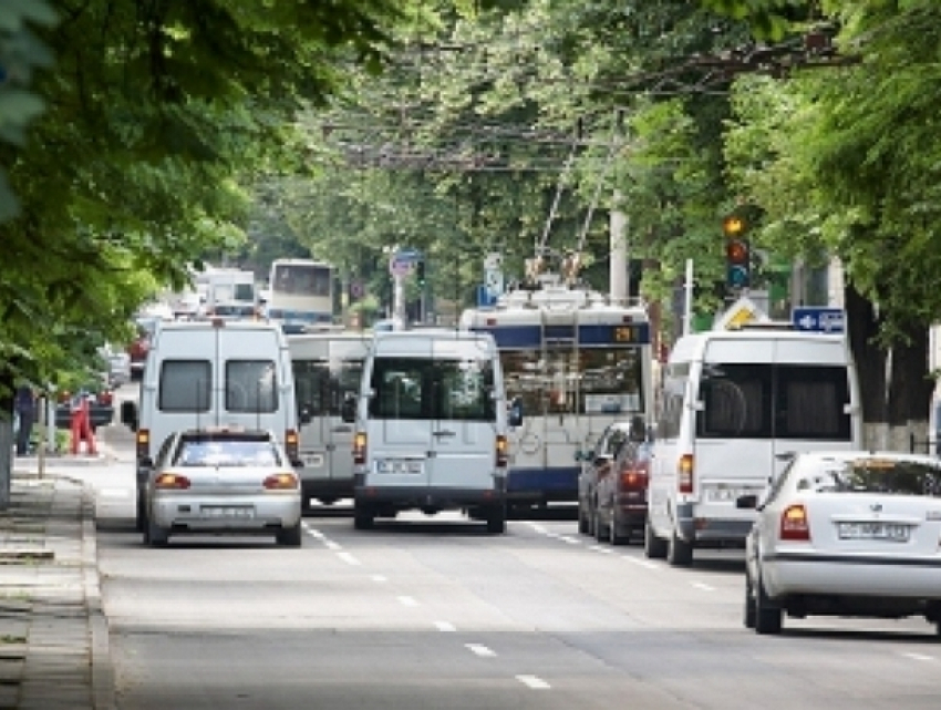 Движение транспорта по улице Друмул Виилор приостановили