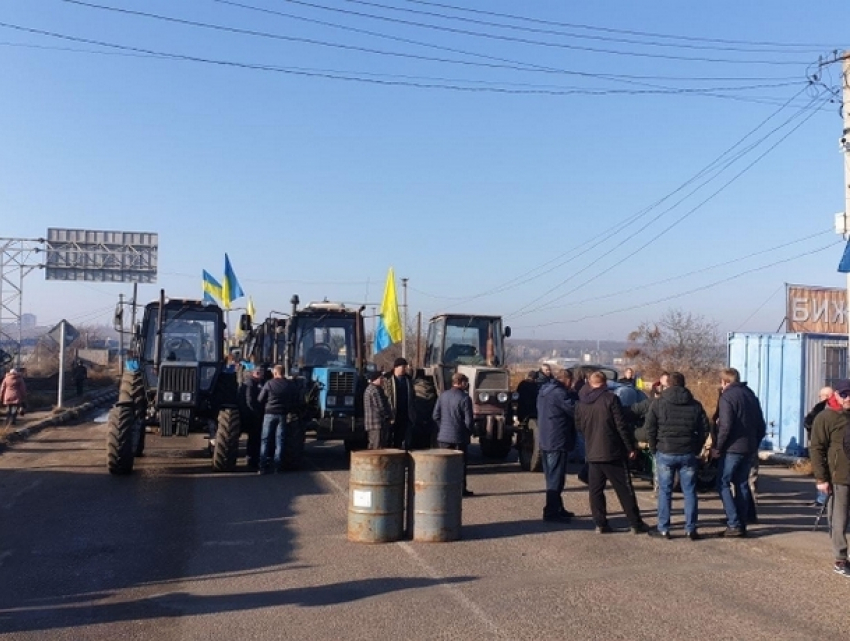 Украинские аграрии перекрыли пропускной пункт на границе с Молдовой 