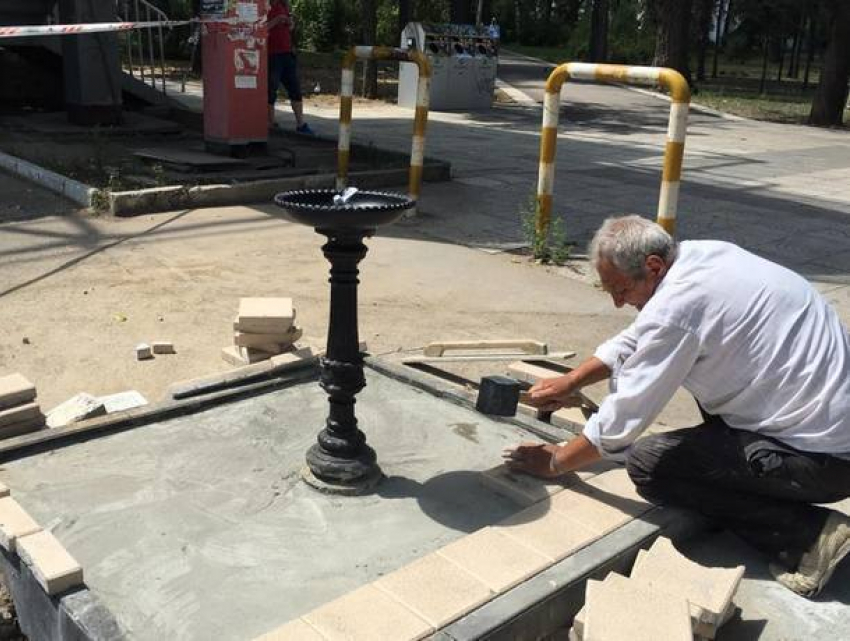 Интересный фонтанчик с бесплатной питьевой водой установили в центре Кишинева