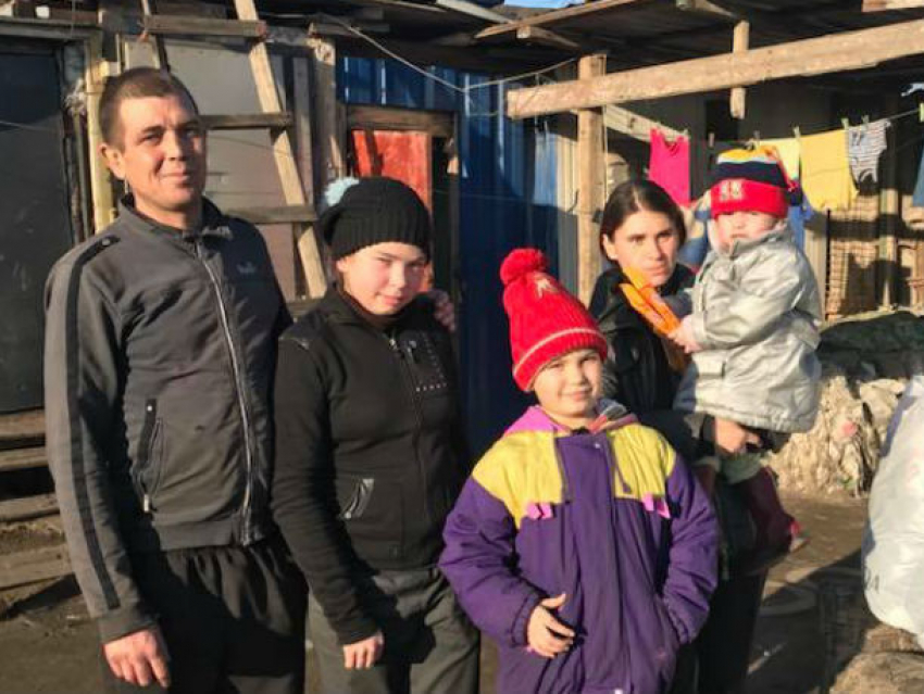 Молдаванке с тремя дочками и мужем пришлось нелегально жить на мусорном полигоне в Одессе