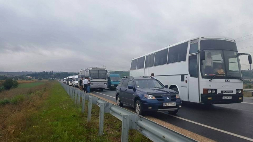 Жители Бельц и Рышкан колонной едут на Марш памяти в Кишинев 