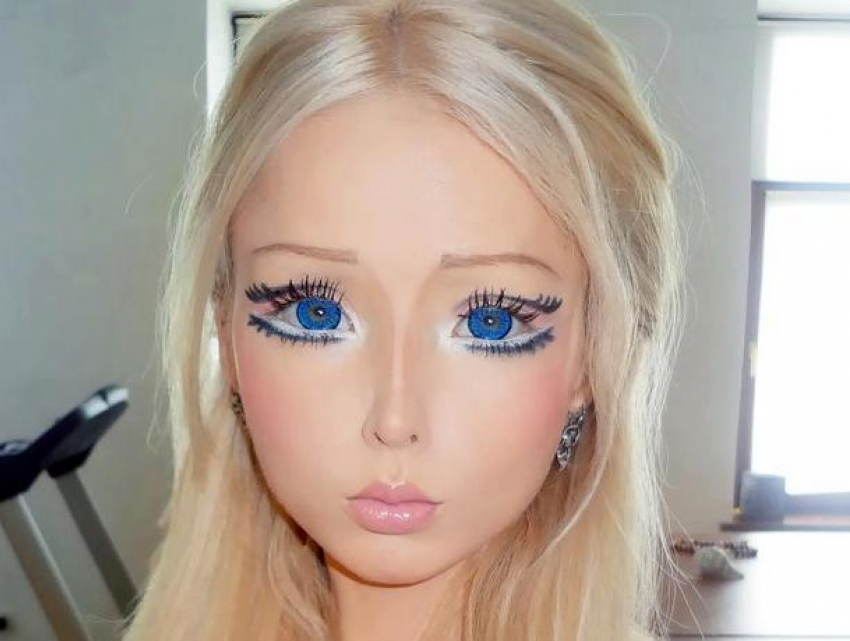 Уроженка Молдовы, известная как «кукла Барби», показала себя без макияжа
