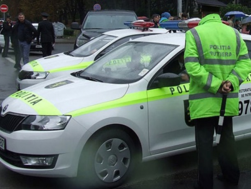 В интернете полицейские продают старую форму, не успев получить новую